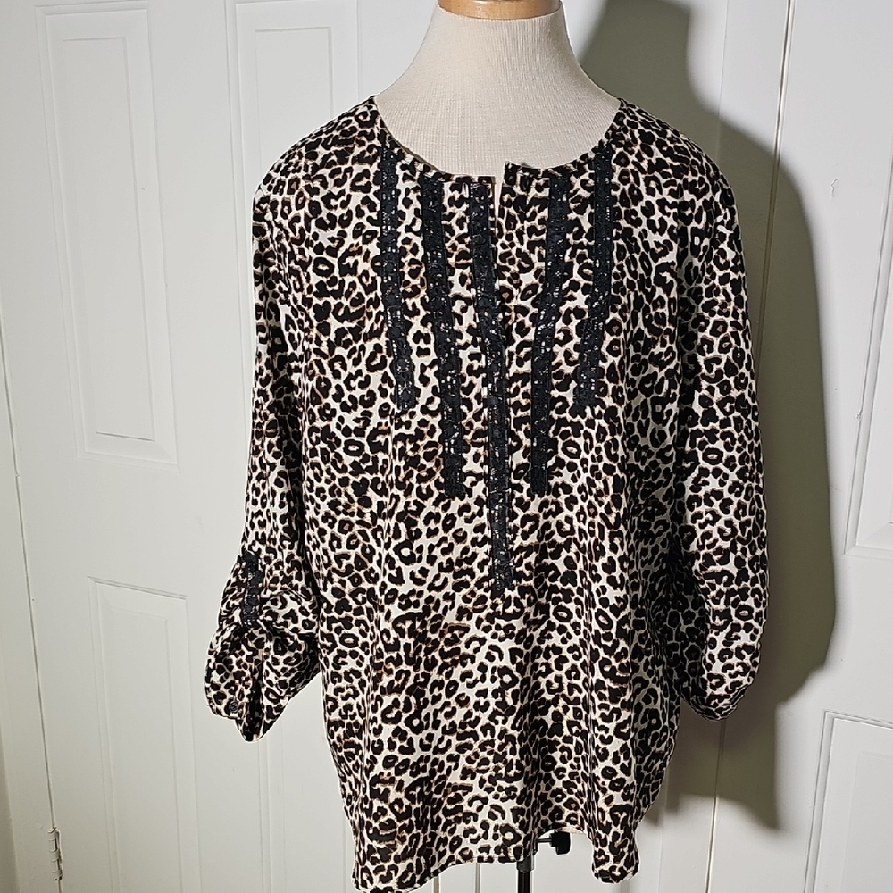Chico's Leopard‎ Print Women's Top. Size XL CHICO'S 3.  tab Sleeves. Easy Care.